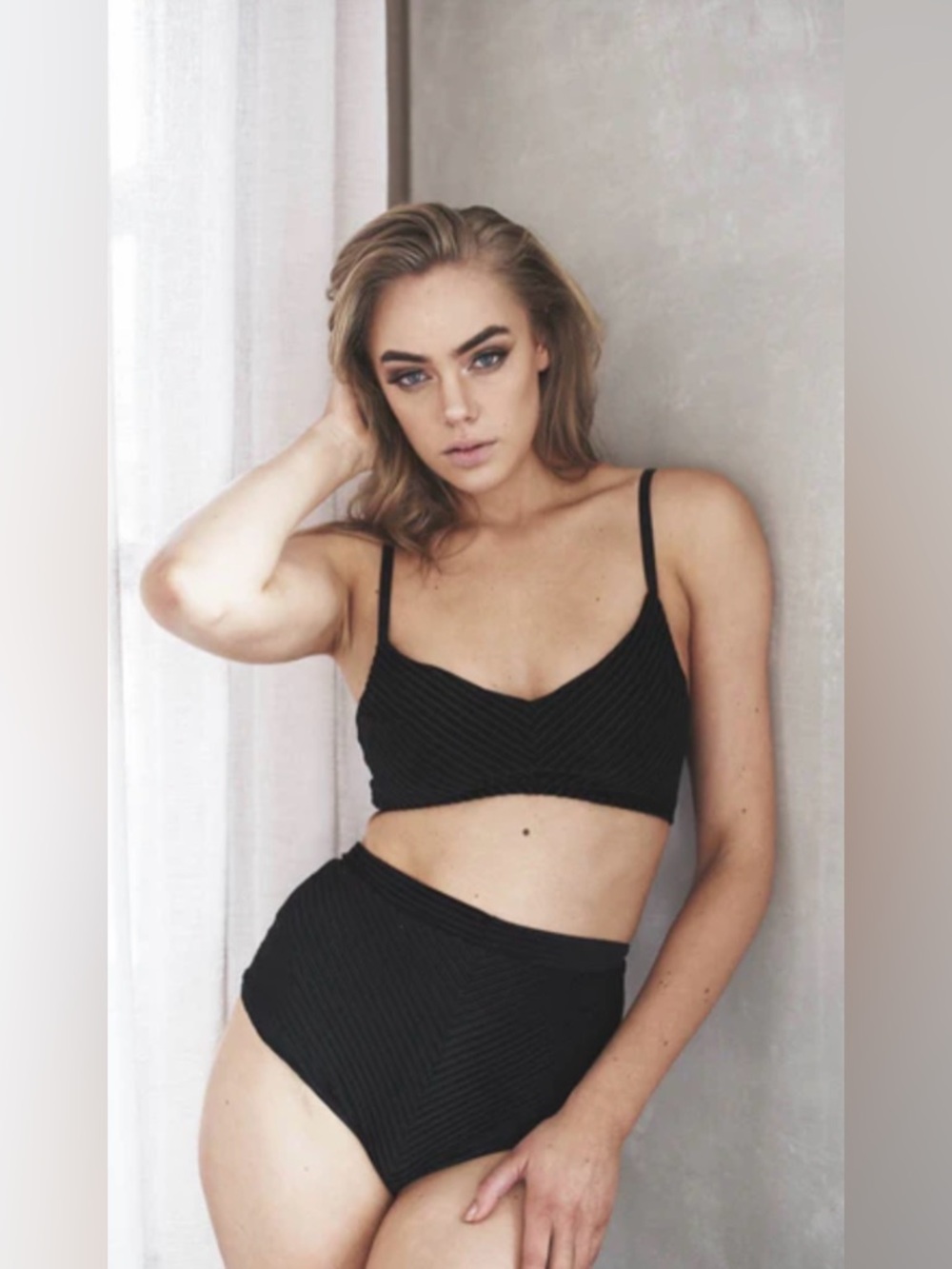 ✨ Lunalae Lana High Waisted Velvet Shorts | Black | US 8 ✨